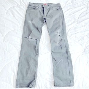 Levi’s - Skinny Denizen 216 olive green distressed pants